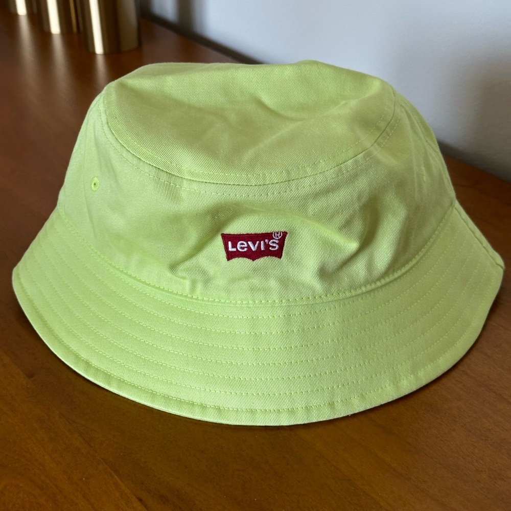 Levi's Lime 🍋‍🟩 Green Man’s Cotton Bucket Hat- L